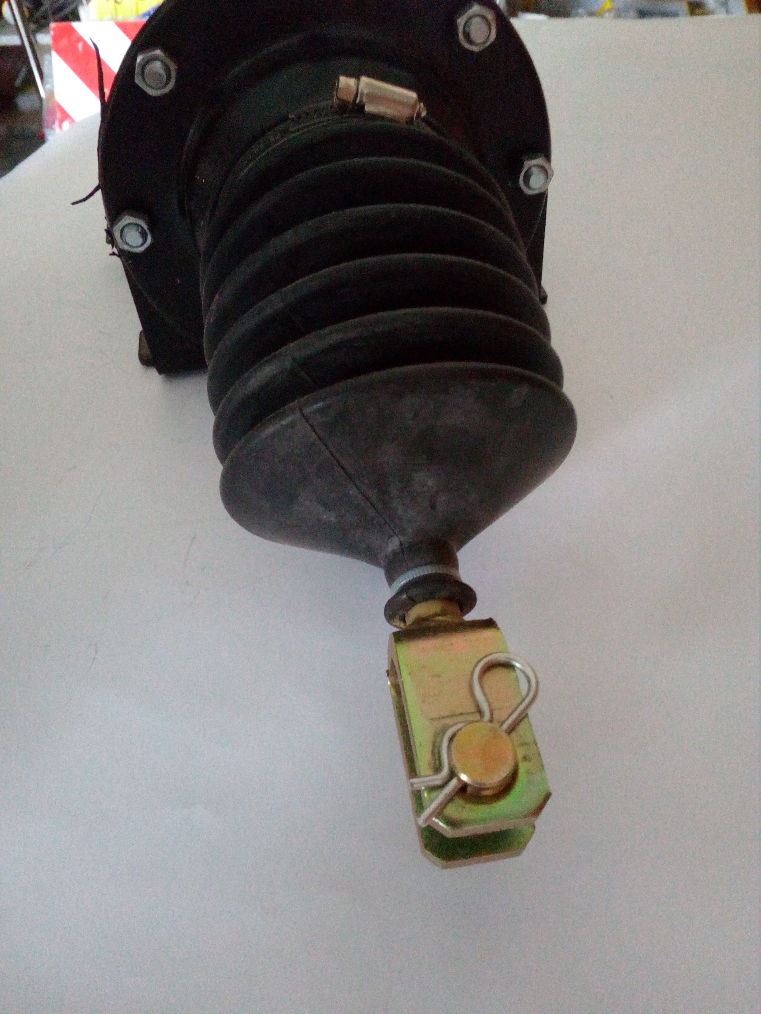 Siłownik hamulca pneumatyczny przyczepy HL6011/8011 FI130 — zdjęcie 3