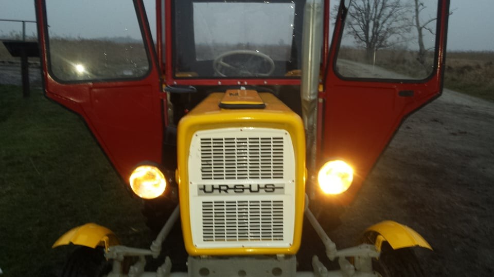 Ciągnik URSUS C-330 — zdjęcie 1