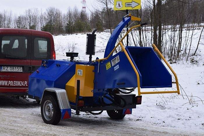Rębak tarczowy z silnikiem Diesla 4 cylindry:  moc 40 KM. Hydraulika — zdjęcie 2