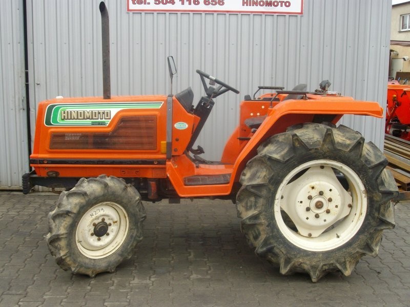 Mini traktorek Hinomoto N279, 27KM, 4x4 — zdjęcie 2