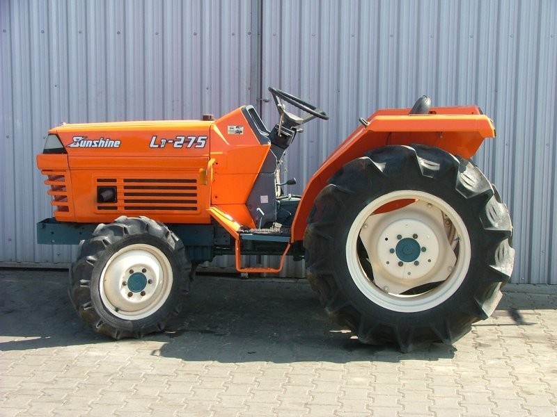Mini traktorek Kubota L1-275, 27KM, 4x4 — zdjęcie 2
