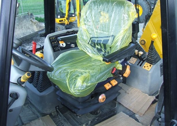 JCB 3CX z roku 2001 — zdjęcie 3