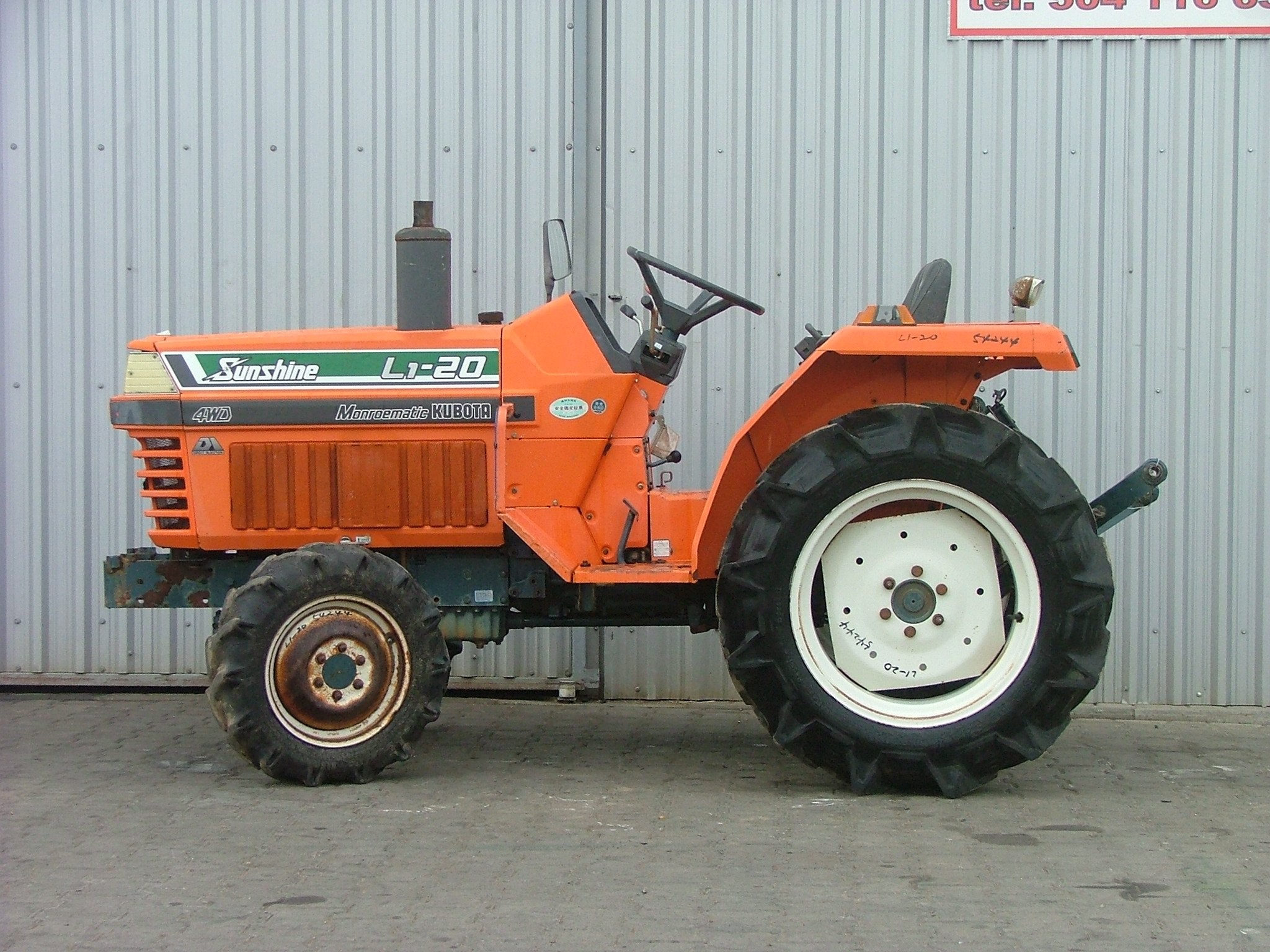 Mini traktorek Kubota L1-20 — zdjęcie 2