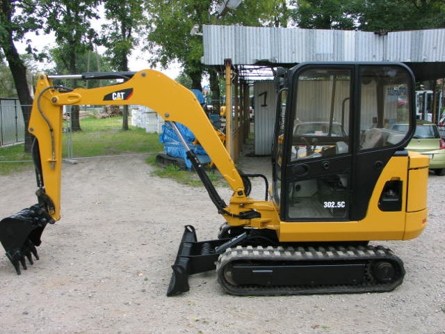 Sprzedam koparkę CAT 3025 C z 2010 roku — zdjęcie 1