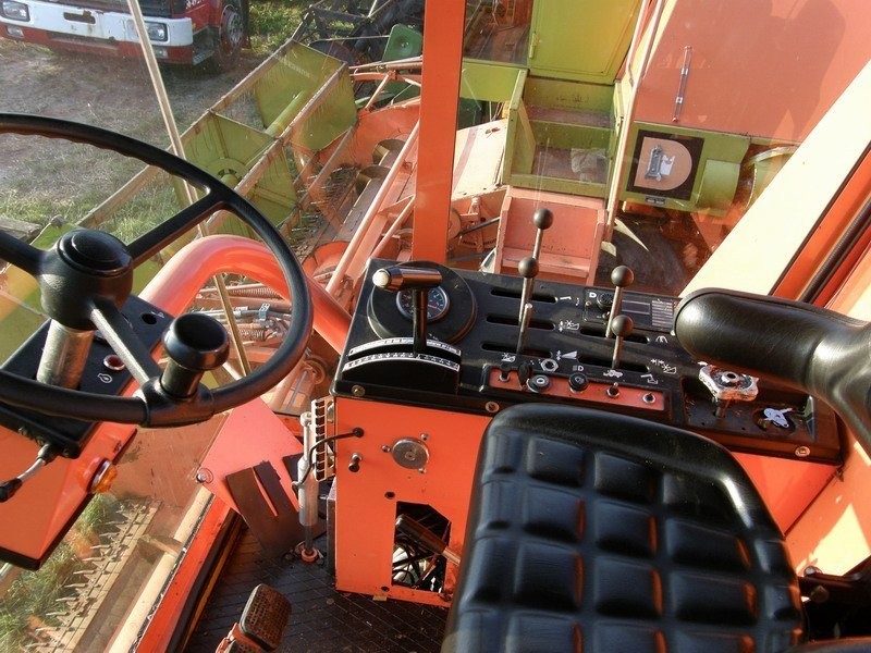 Sprzedam Kombajn zbożowy Droningborg D 7000 — zdjęcie 5