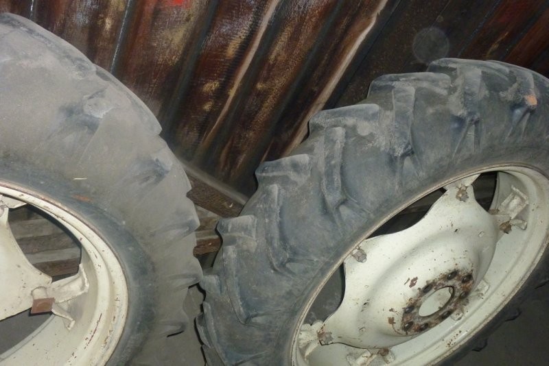 Sprzedam wąskie koła kompletne do Ursusa C330 — zdjęcie 1