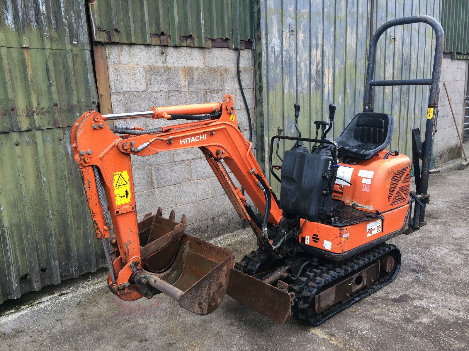 Mini Koparka Hitachi 02/08 ZAxis + 2 łyżki — zdjęcie 2