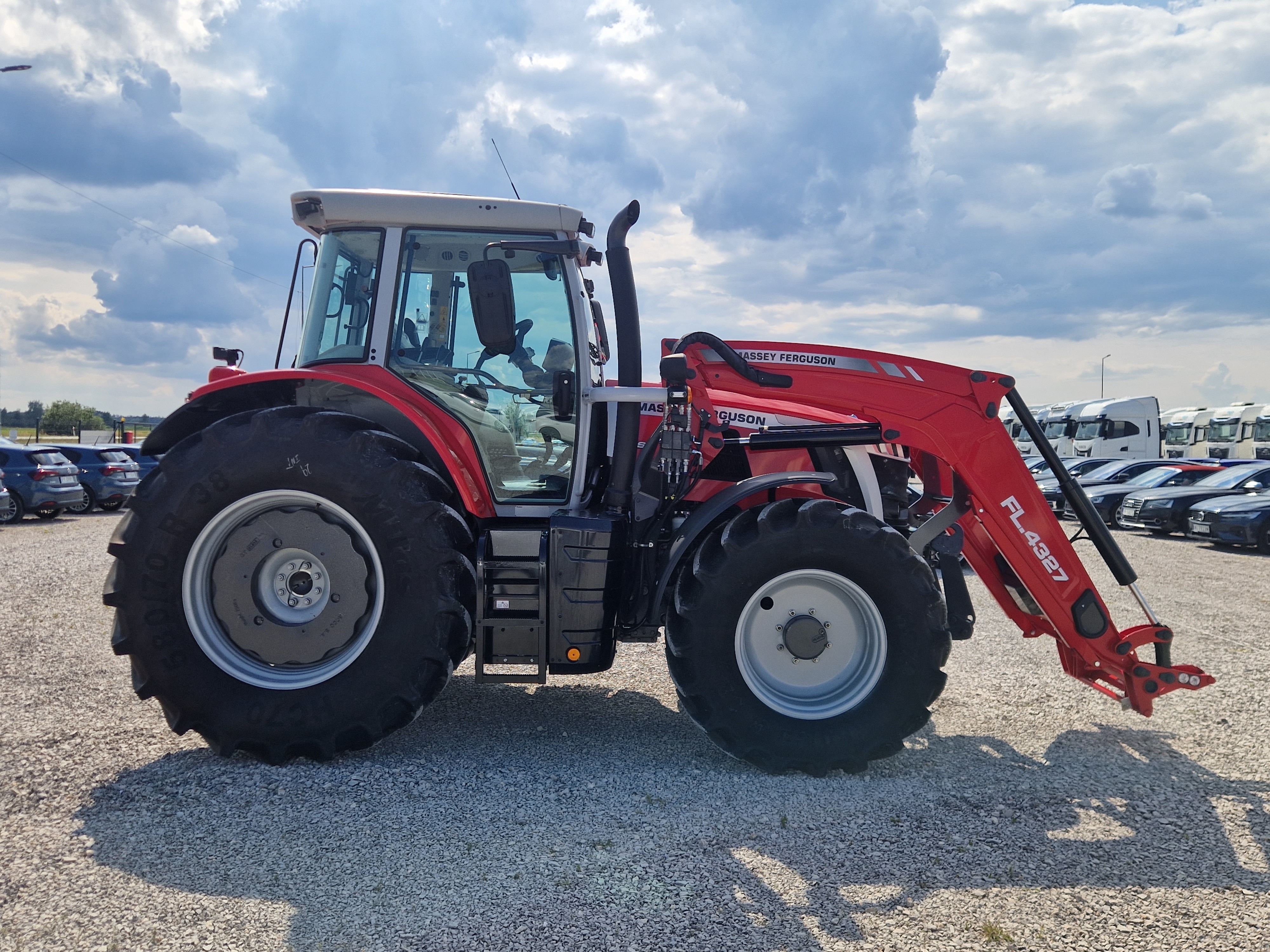 Ciągnik rolniczy Massey Ferguson 6S.145 z ładowaczem czołowym 2023 r. — zdjęcie 7