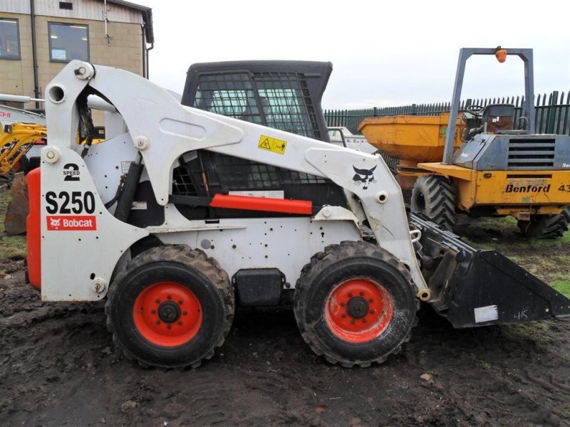 BOBCAT S250 2008r, 1700mth 71KM MINIŁADOWARKA LEAS — zdjęcie 2