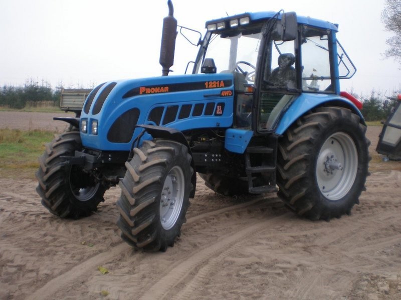 KUPIĘ CIĄGNIK PRONAR 82 1025 LUB 1221 PILNE — zdjęcie 4
