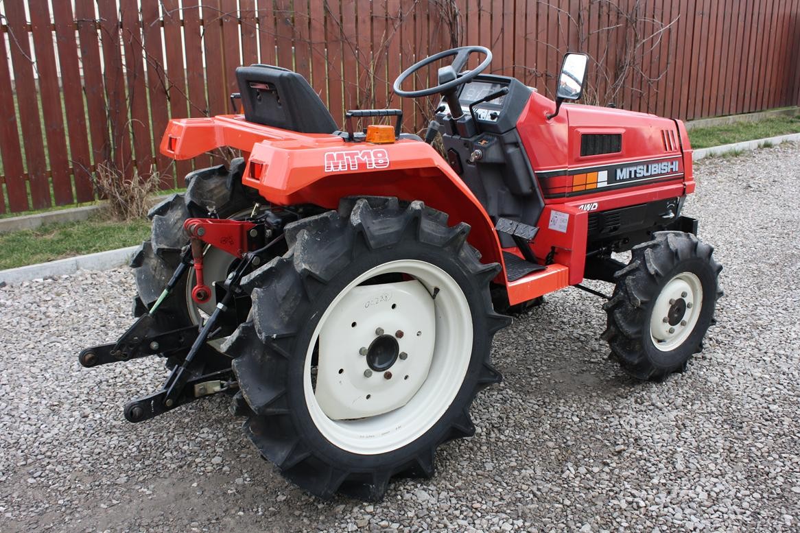 Mitsubishi MT18D 4x4 ciągnik na plantacje borówki, malin, winnicę — zdjęcie 4