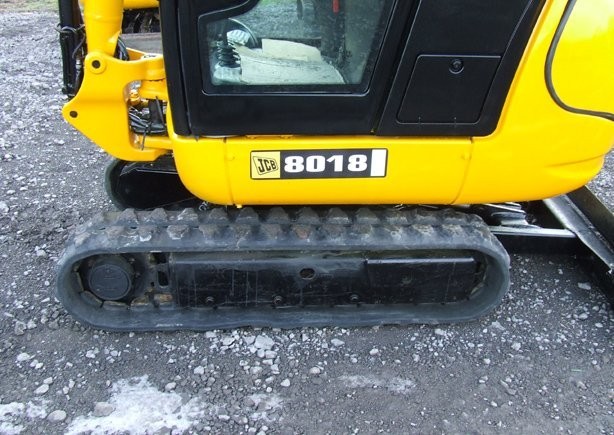 JCB 8018 z roku 2010, JCB 8018 CTS z roku 2011 — zdjęcie 3
