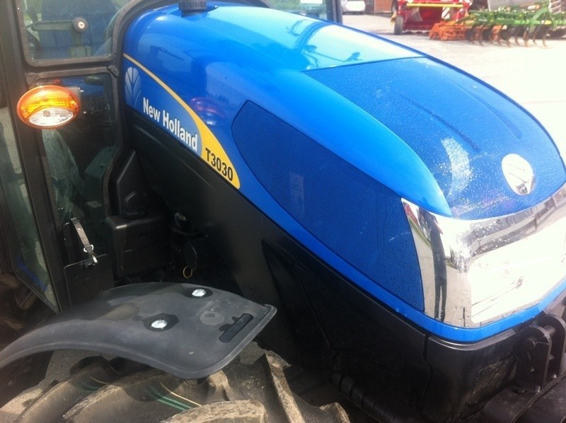 New Holland T 3030 w dobrym stanie — zdjęcie 6