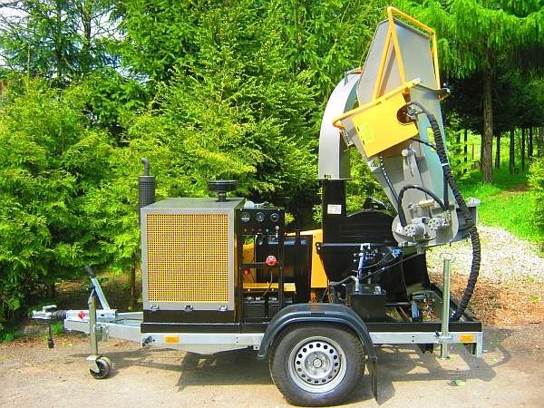 Rębak tarczowy na przyczepie BóBR 62R/D65,  silnik 65 kM, 4 noże tnące — zdjęcie 3