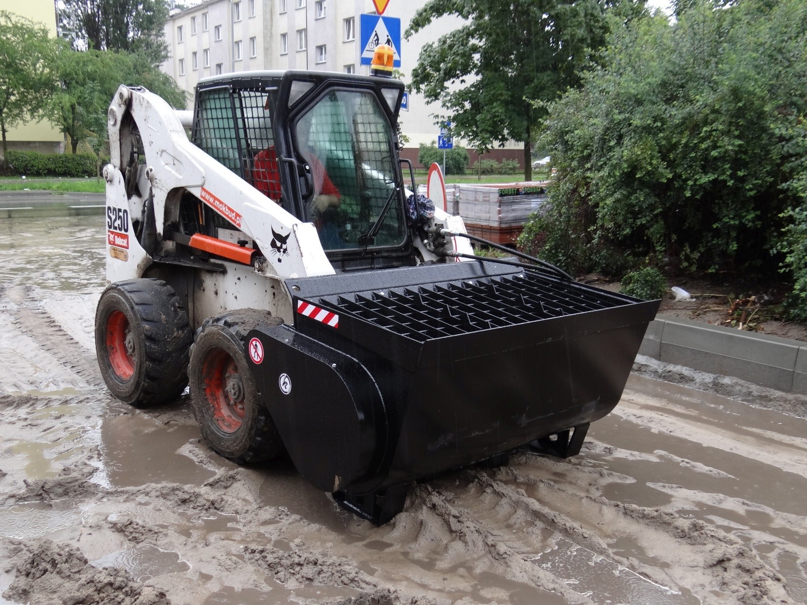 Mieszalnik ( łyżka ) do betonu do mini ładowarki BOBCAT, CAT, GEHL — zdjęcie 7