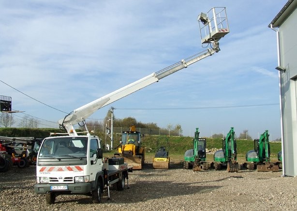 Nissan Cabstar Multitel 160 ALU DS — zdjęcie 2