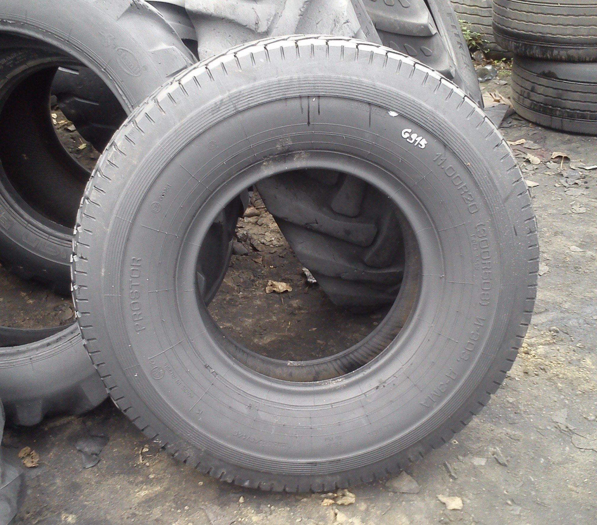 (G915) Opona 11.00 R20  — zdjęcie 1