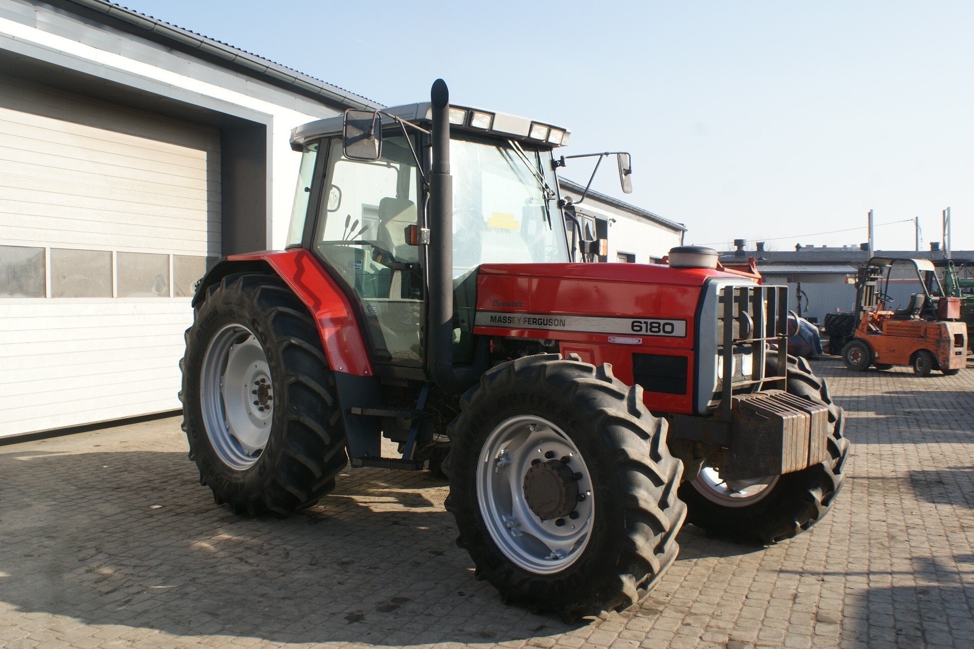 Ciągniki rolnicze, Massey Ferguson 6180 Renault Case Valtra John Deere — zdjęcie 4