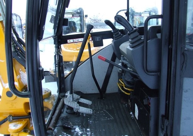 JCB 8060 - 2006 r. — zdjęcie 1