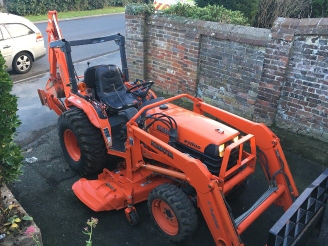 Ciągnik Kubota B7-800 + Akcesoria — zdjęcie 3