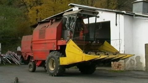 Predám kombajn Bizon Z058 — zdjęcie 1