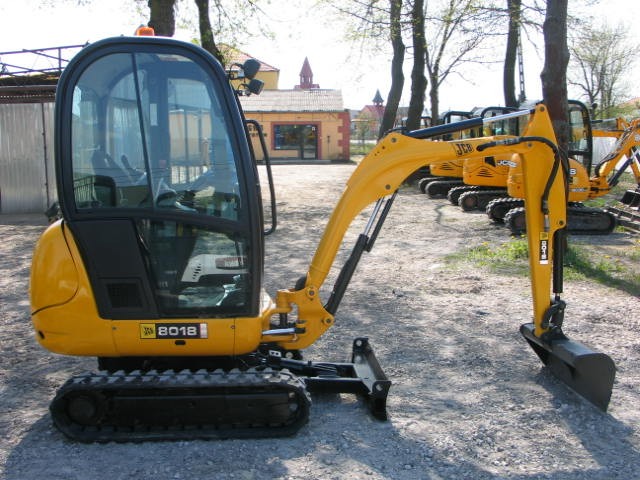 JCB 8018 - 2011 rok — zdjęcie 1
