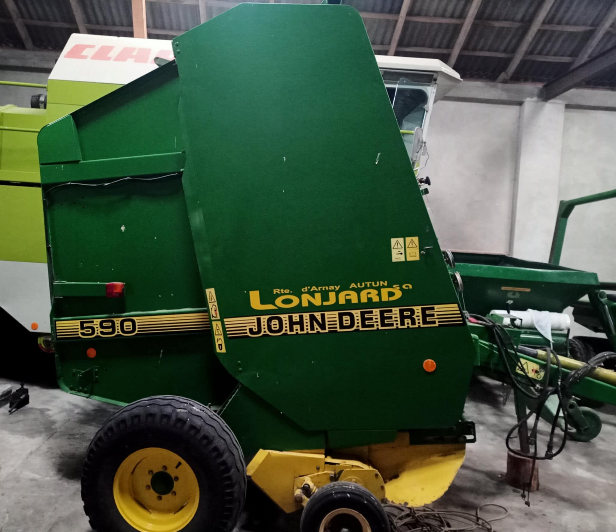 Prasa John Deere 590 — zdjęcie 1