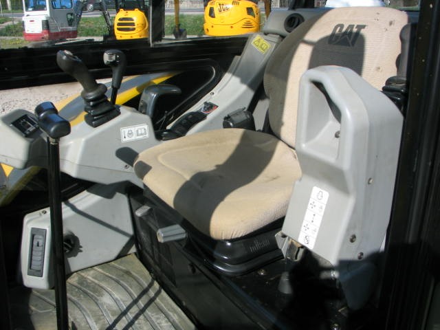 CAT 3025 C - 2006, 2007 rok — zdjęcie 5