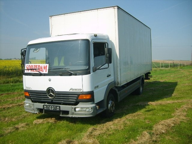 Mercedes Atego 815 -kontener z windą  1999r
