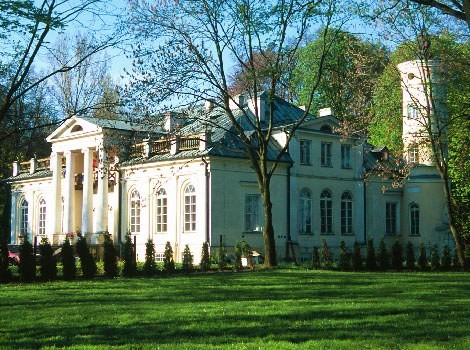 PAŁAC z1840r z  parkiem 6ha,w Centrum Polski sprzedam — zdjęcie 1