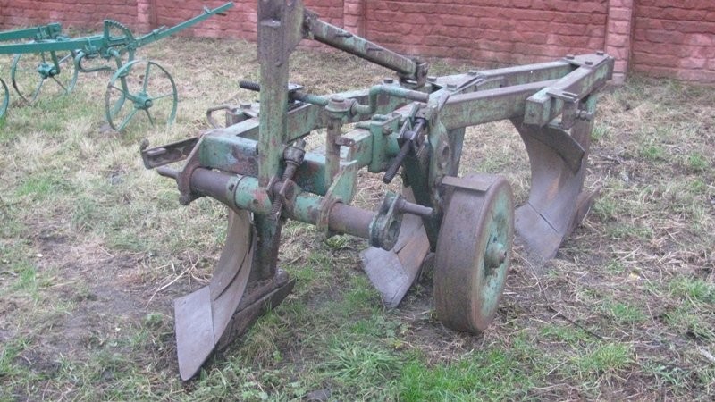 Sprzedam pług 3-SKIBOWY — zdjęcie 1