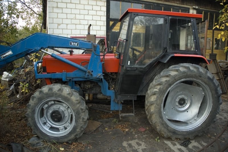 Ciągnik CASE 685 4WD Z ŁADOWACZEM — zdjęcie 3