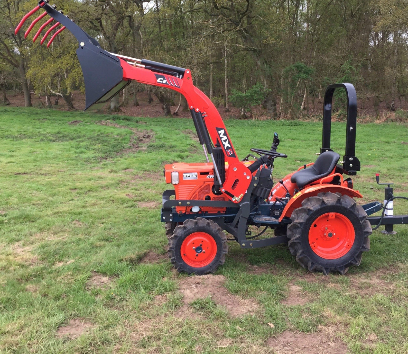 Kubota BD-7100 MX-C2 z ładowaczem czołowym  — zdjęcie 4