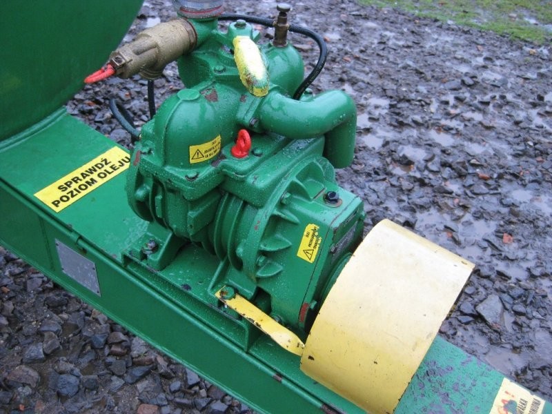 Wóz asenizacyjny beczka Pomot 4000l, 2000 rok — zdjęcie 4