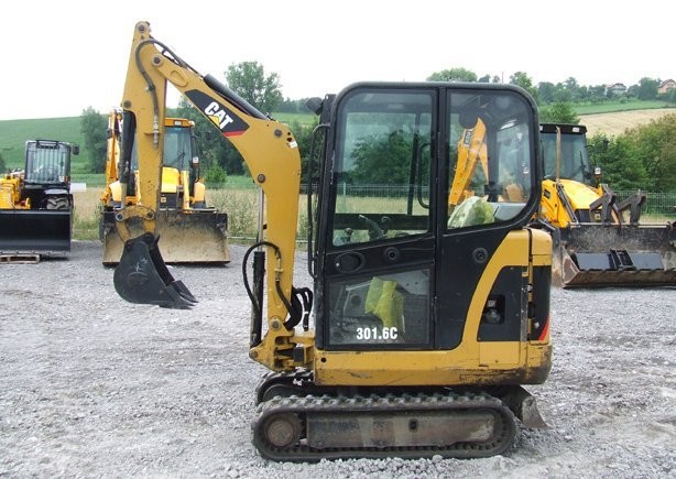 Minikoparka CAT 301.6 C z roku 2007 — zdjęcie 2