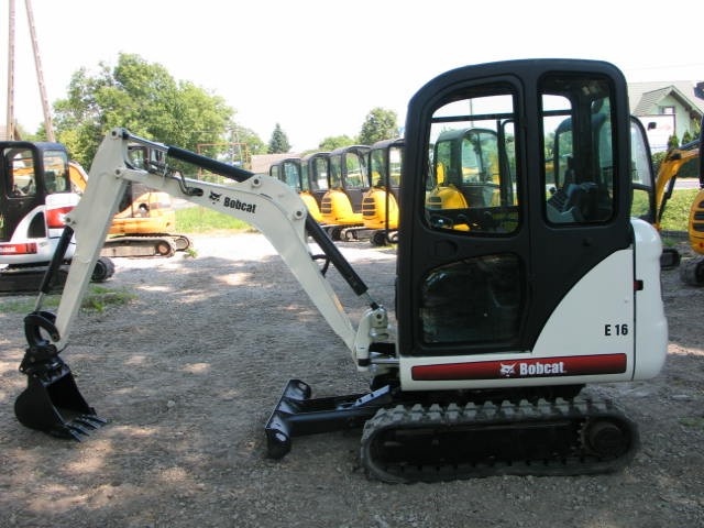 Sprzedam koparkę Bobcat E16 z 2013 roku — zdjęcie 1