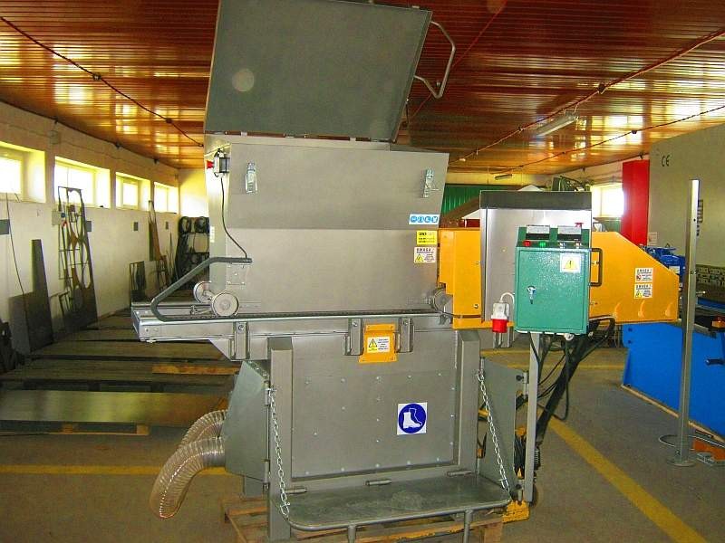 Rozdrabniacz, STRUGARKA  do nieforemnych odpadów 11 kW, HEBLER W-1 — zdjęcie 1