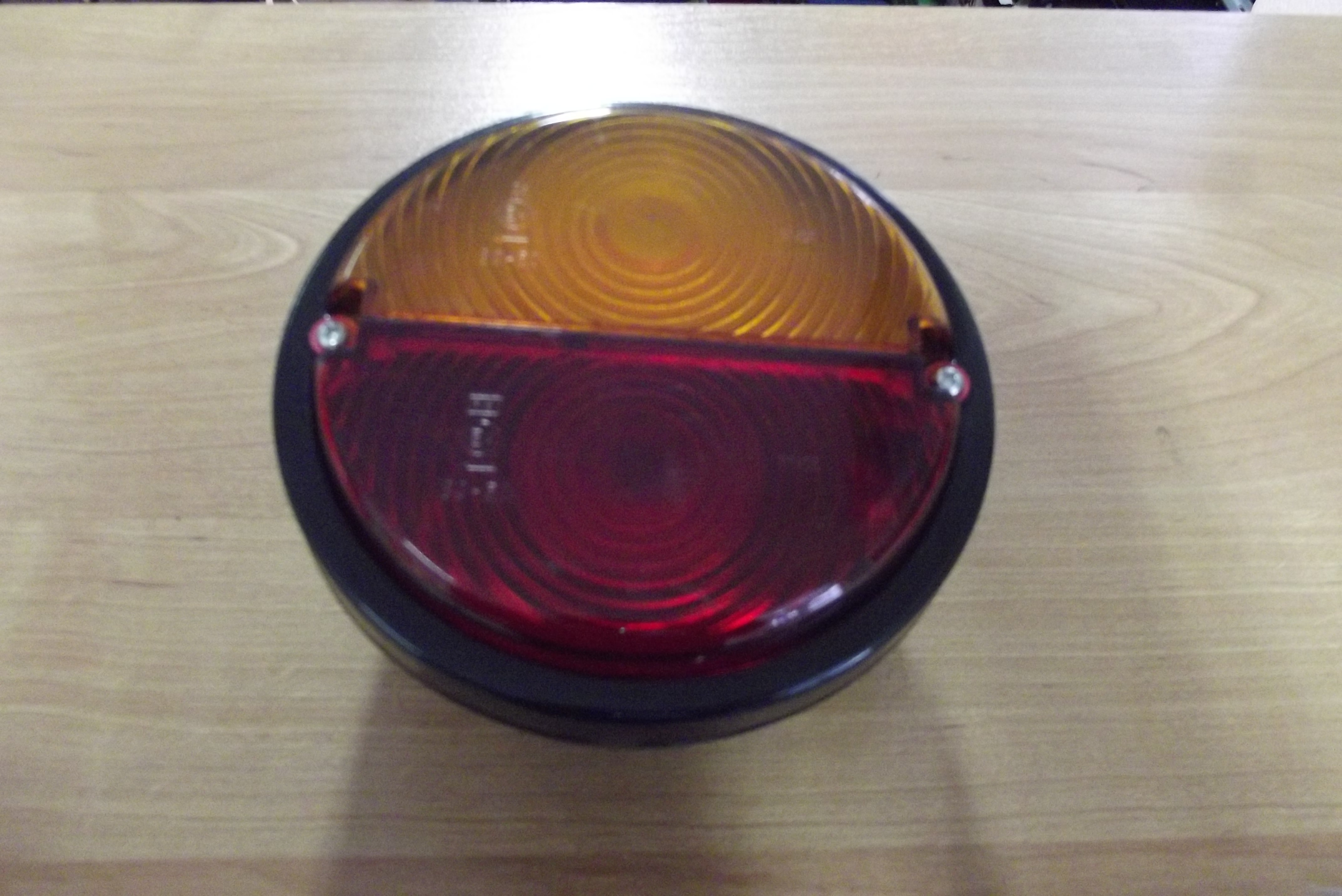 Lampa tylna lewa/prawa URSUS C 330 (metalowa)  — zdjęcie 1
