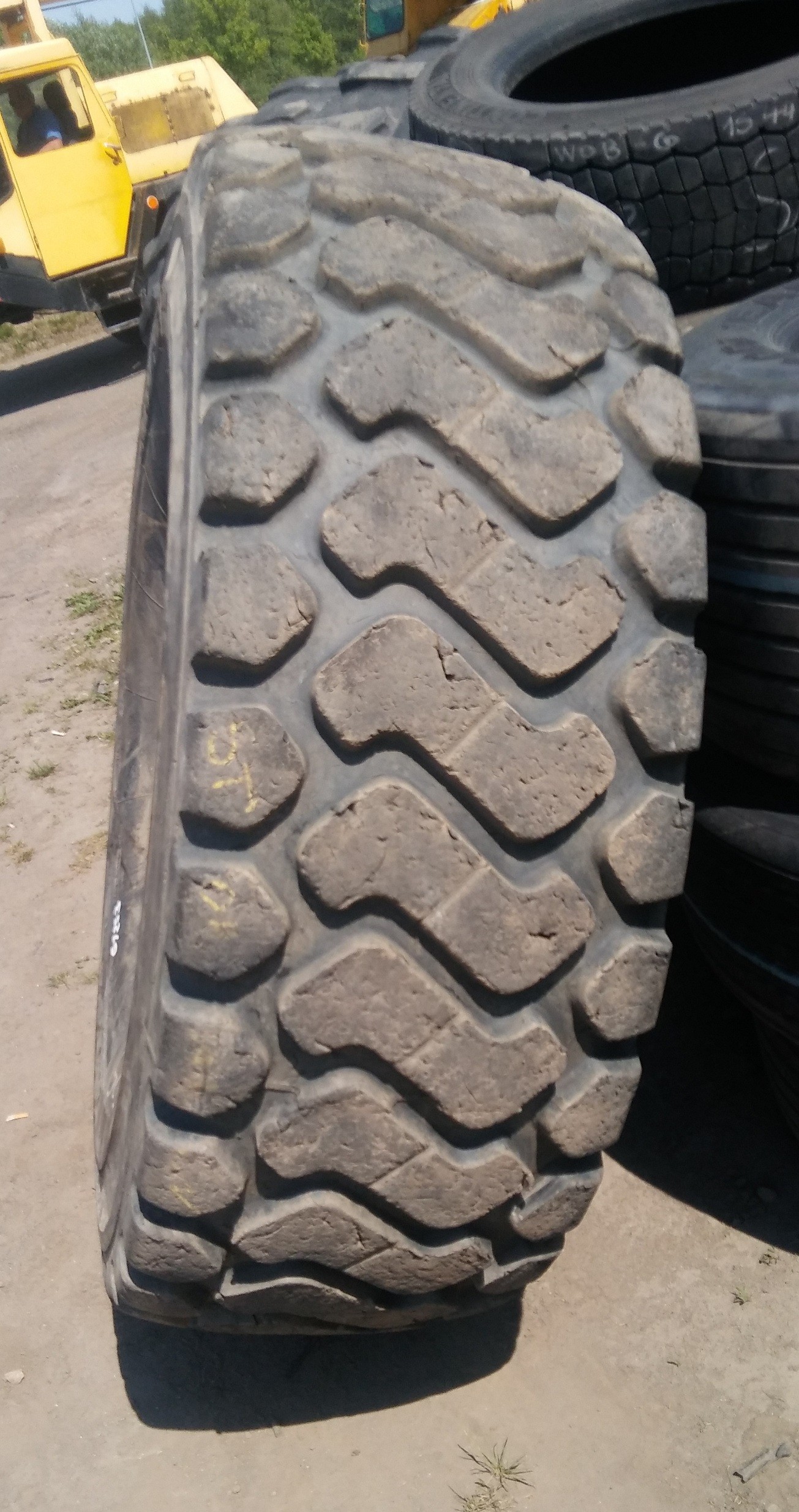 (G1253) Opona 20.5 R25  — zdjęcie 1
