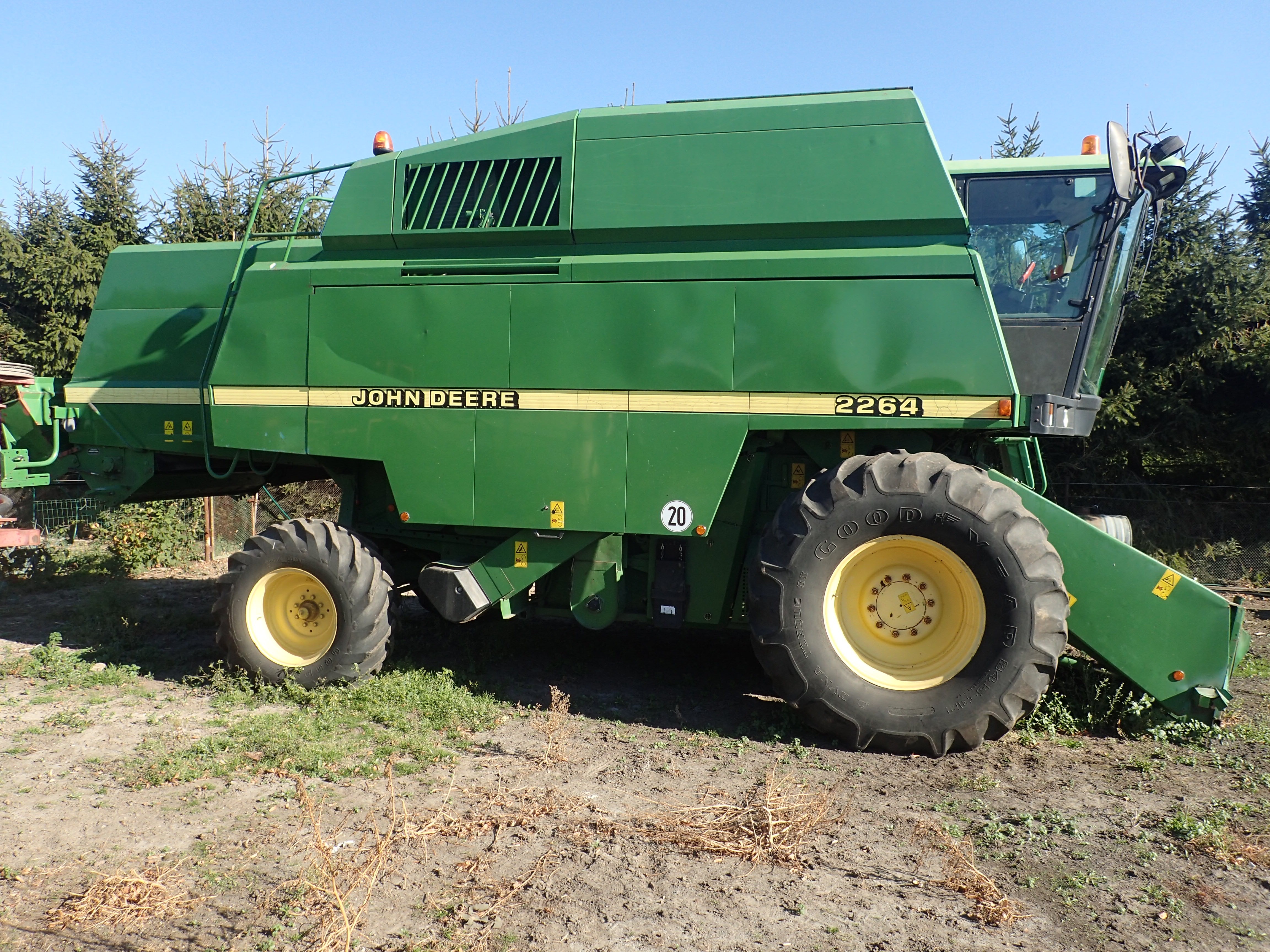 Kombajn zbozowy John Deere 2264  — zdjęcie 4