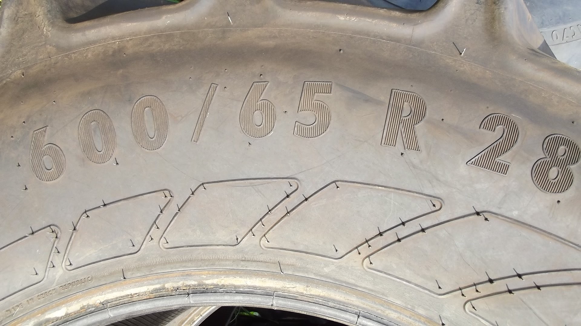 John Deere - opony używane 600/65R28 — zdjęcie 3