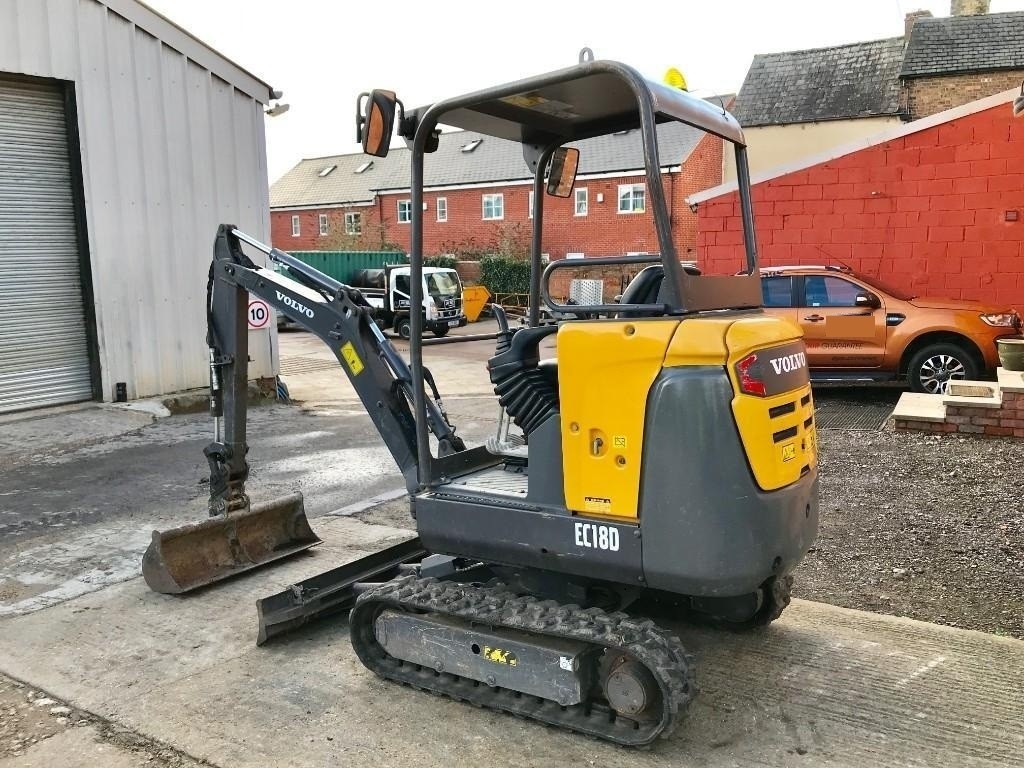 Minikoparką Volvo EC18 — zdjęcie 2