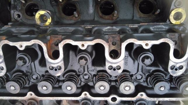Części silnika Deutz bf4l f4m bf4m2011 regulator,wtryski,głowica,wał — zdjęcie 1