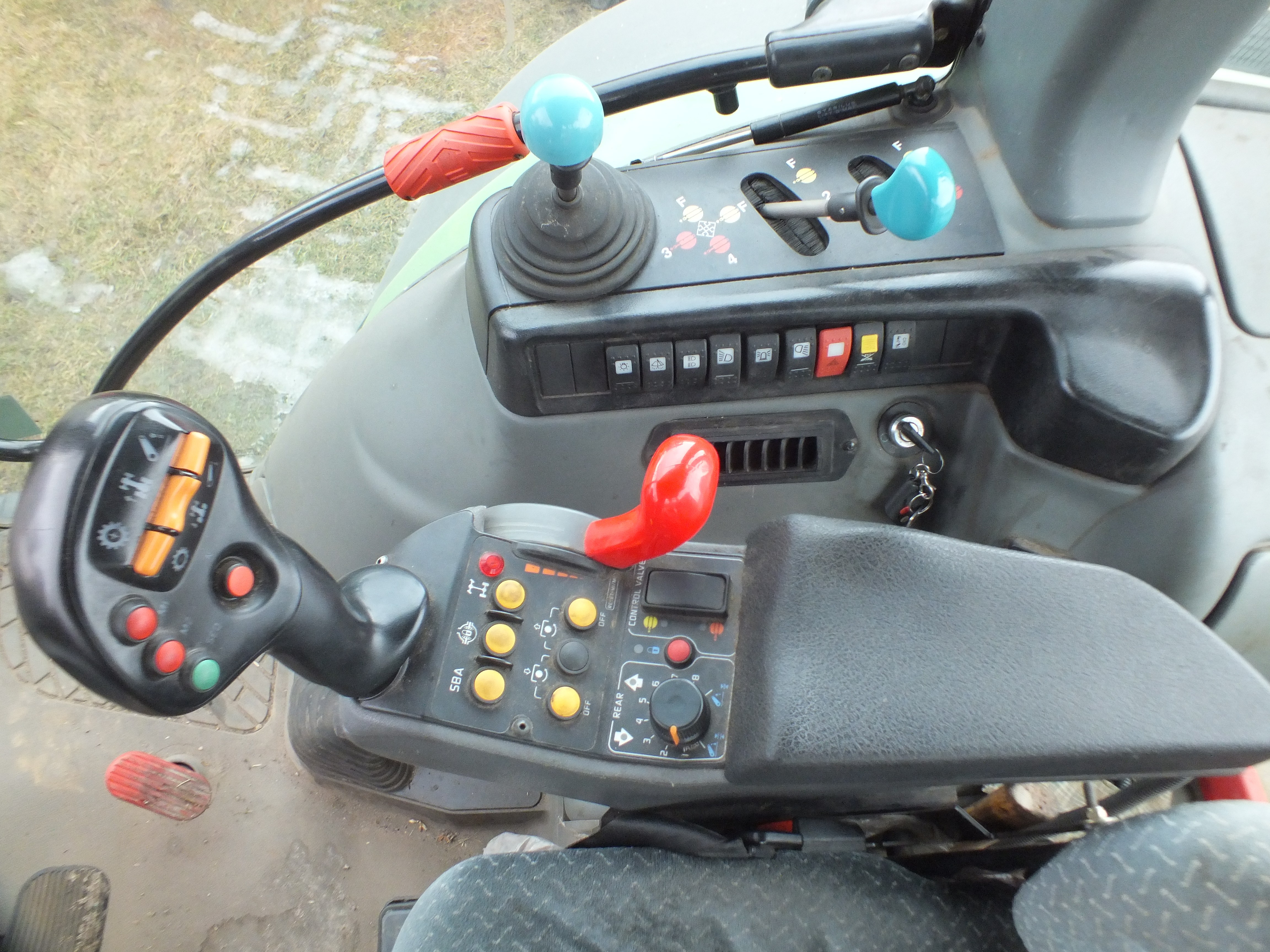 Ciągnik Model Agrotron 200 Marka Deutz – Fahr, stan idealny — zdjęcie 4