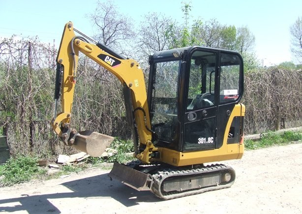 CAT 301.8C z roku 2007