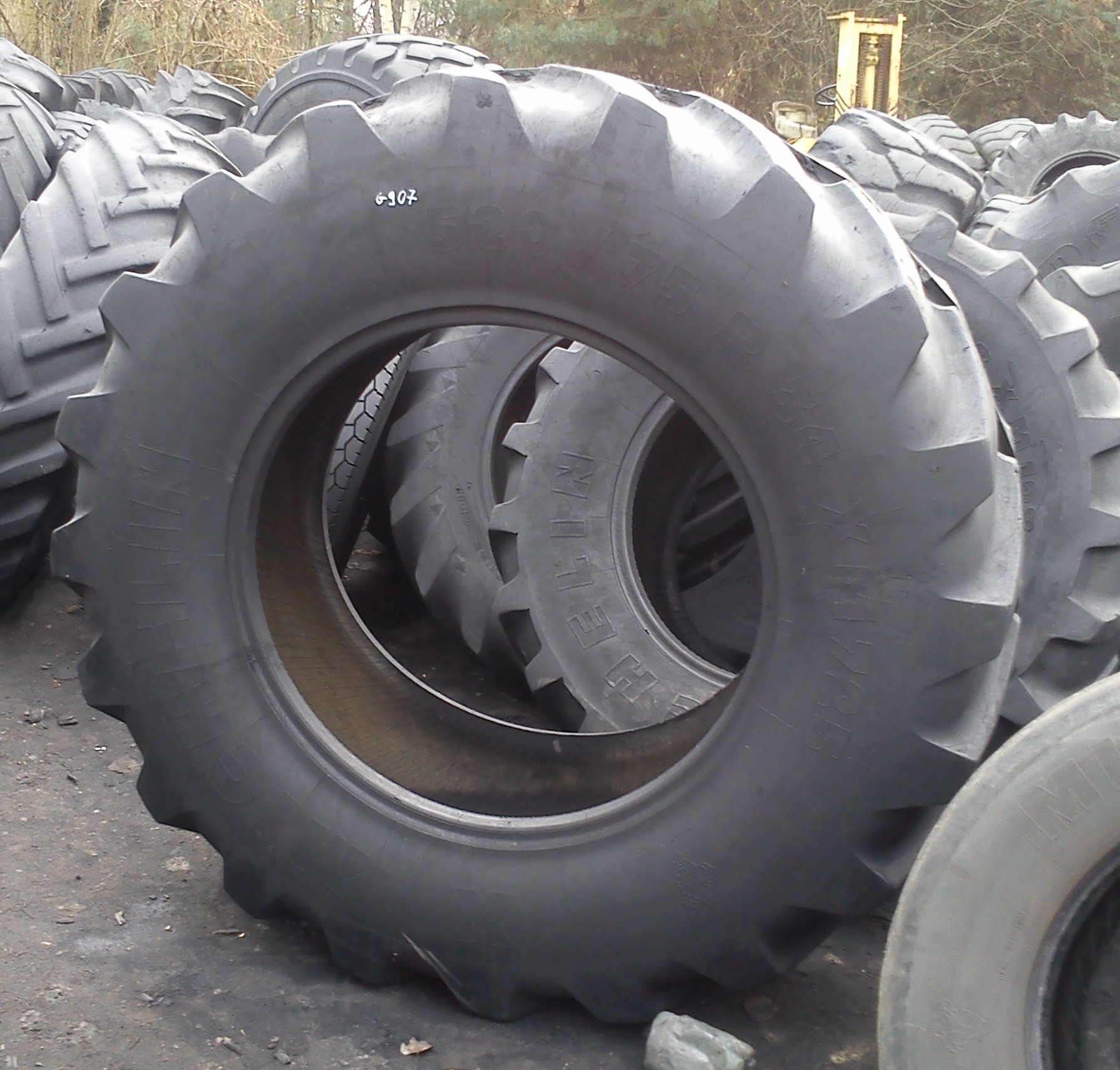 (G907) Opona  520/75 R34 Michelin  XM725 — zdjęcie 2