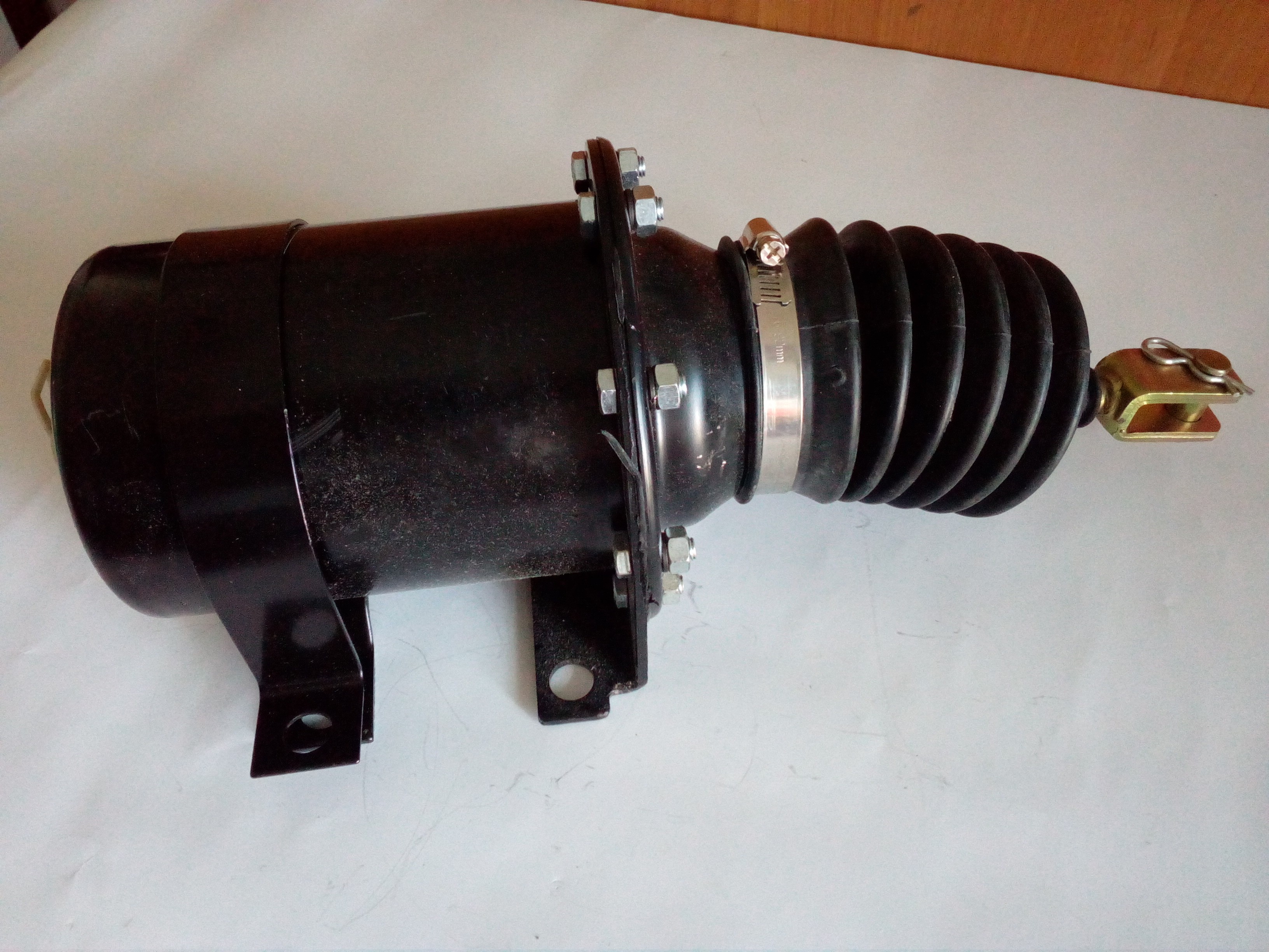Siłownik hamulca pneumatyczny przyczepy HL6011/8011 FI130 — zdjęcie 1