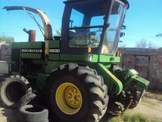sieczkarnia JD 5830 — zdjęcie 1