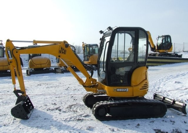 JCB 8032 ZTS z roku 2006... — zdjęcie 3