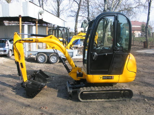 Minikoparka JCB 8018 - 2010 rok - niski przebieg — zdjęcie 1